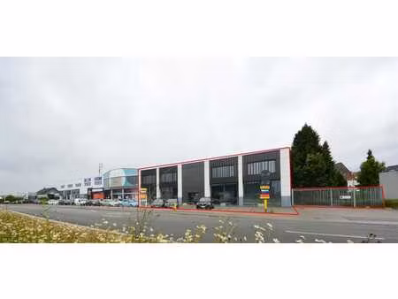 commercieel gebouw baanlocatie met parking nabij mcdonalds