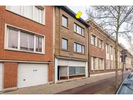 winkelhuis met handelsruimte en duplex appartement