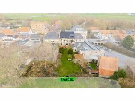 maison bourgeoise de caractère avec vue dégagée et sortie à…
