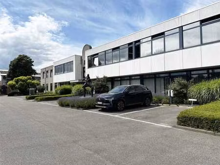 erg ruim kantoor nabij oprit autostrade