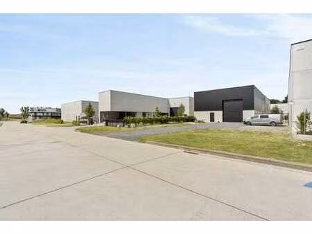 bâtiment commercial dans la zone industrielle nelca noord à