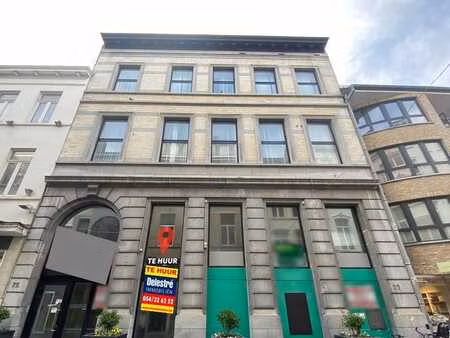 uniek gerenoveerd commercieel gebouw