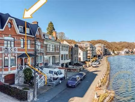 jolie maison de maître en bord de meuse