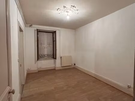 f2 spacieux disponible