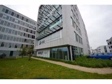 recente kantoren incl. 9 parkings naast e40