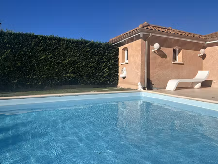 villa de qualité  spacieuse & confortable  dans secteur pris