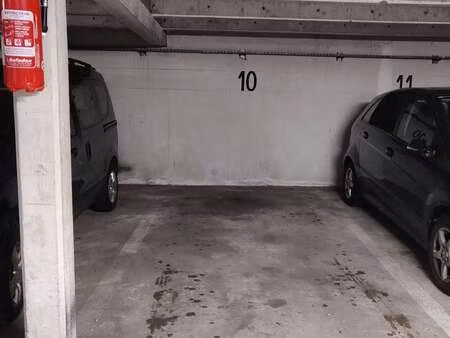 location garage box et parking à nantes zola (44000) : à louer / nantes zola