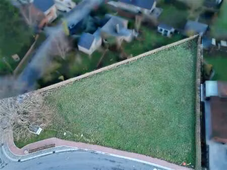très beau terrain dans un quartier agréable