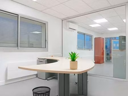 location bureaux et commerces au poiré-sur-vie (85170) : à louer / 140m² le poiré-sur-vie