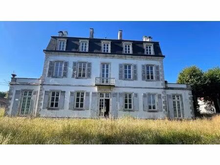 un charmant château implanté sur 7 hectares au coeur des landes