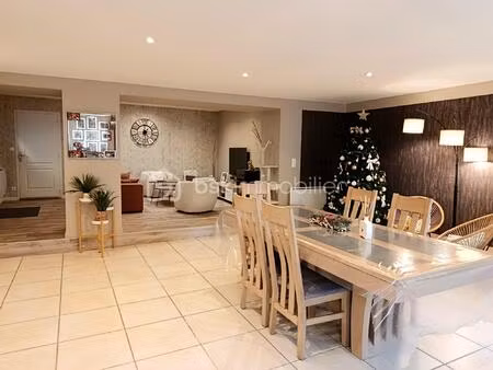 maison de ville de 125 m² à commer