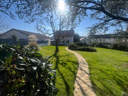 maison pierre familiale 138 m² .jardin . courlans proche lons-le-saunier.