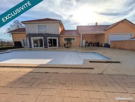 maison 6 pièces 220 m²