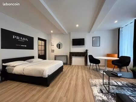 studio  33 m² hyper-centre  rénové  salle de sport fabre