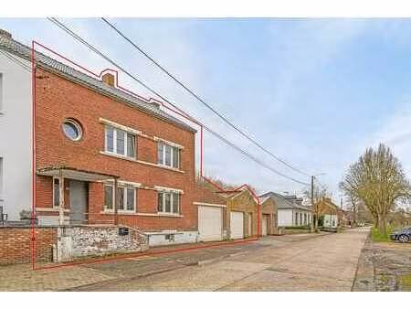 te renoveren woning voor gemengd gebruik in landelijke om...