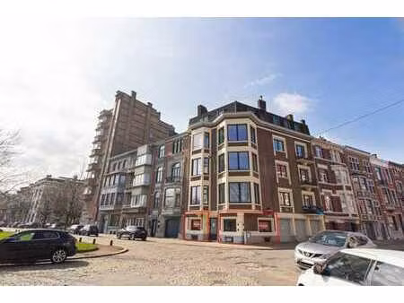 bureau à louer dans le très prisé quartier des vennes !