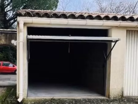 vente parking à uzès (30700)  27 000 €