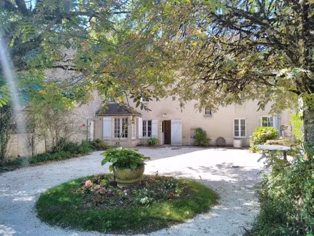 belle propriété au calme avec un grand terrain