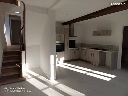 maison de village  double vitrage  place des mullons