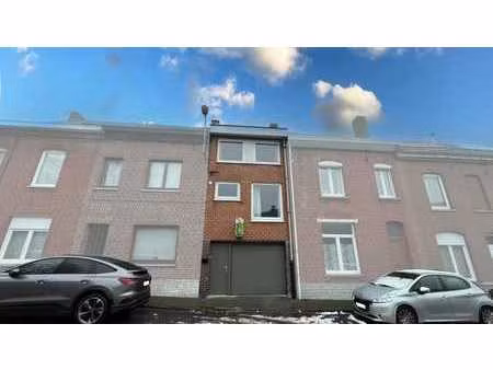 maison mitoyenne avec 3 chambres  garage et jardin s-o ! lib