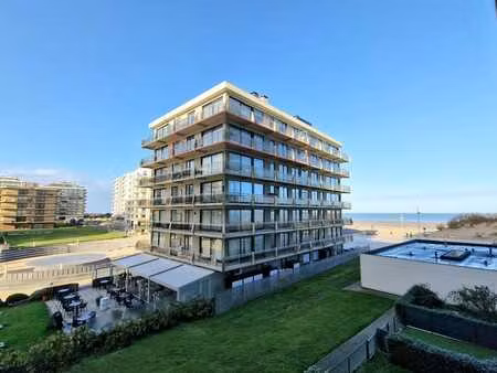 appartement d'angle (98 m2) avec vue latérale sur la mer +