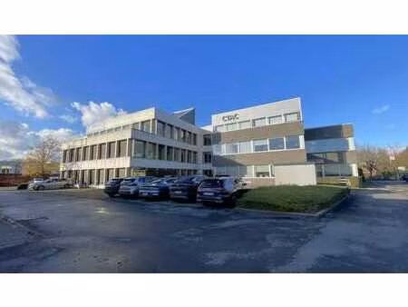 bureau entièrement équipé à louer le long de l'e313 à womme