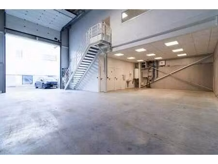 unité pme de coin entièrement équipée - 144m² + bureaux 73m²