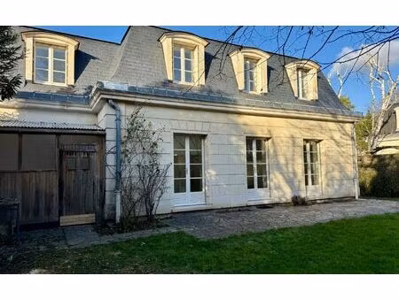 location maison  m² t-5 à versailles  4 000 €