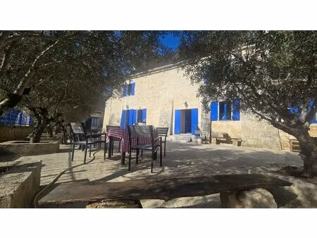 ensemble de 3 maisons en pierre