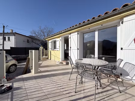 maison à louer avec terrain  parking et cuisine équipée