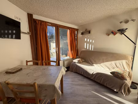 centre station joli studio en rez de jardin