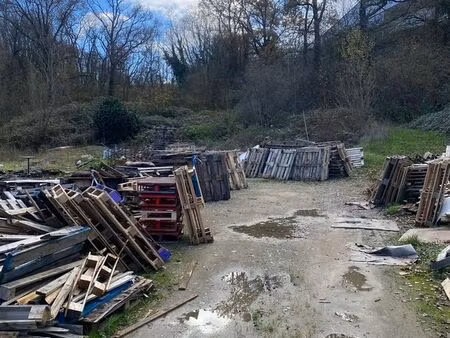 terrain industriel à vendre à saint-genis-laval