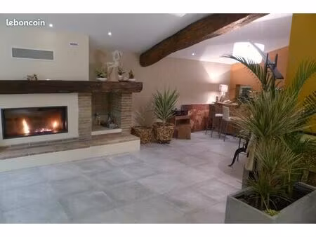 maison . 6 pièces . 288 m²