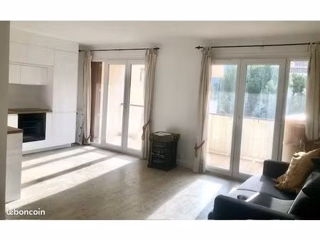appartement t3 rénové à cassis  proche centre