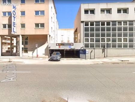 place de parking sécurisée - parc médicis bourgoin