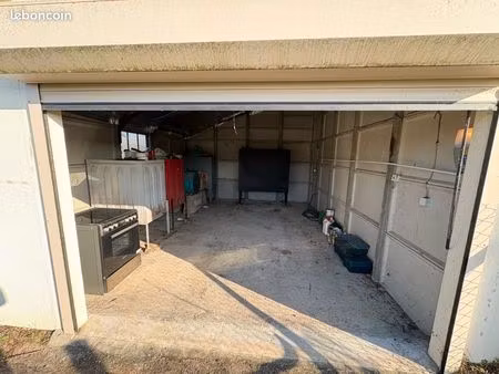 location garage/stokage isole 20m2