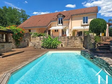 maison moderne de 5 chambres dans un cadre naturel unique