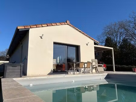 maison neuve avec piscine et très belle vue