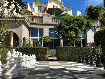 maison 9 pièces 337 m²