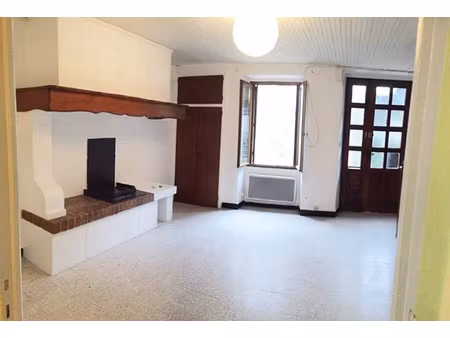 a louer maison de village de 76 m2 sur 2 niveaux:4 pièces