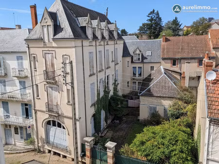 immeuble de cararctère centre ville de néris les bains (03)