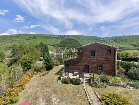 maison récente en bois  spacieuse  avec grand terrain et vue
