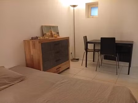 location appartement 1 pièce 25 m² à eyguières (13430)