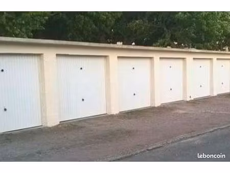 recherche garage ou grange à louer ou à vendre