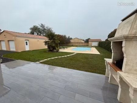 maison 4 chambres piscine climatisee proche de cognac