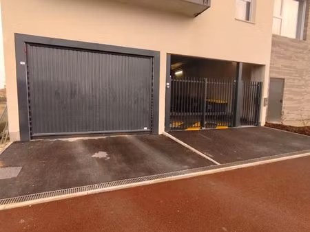 place de parking sécurisé