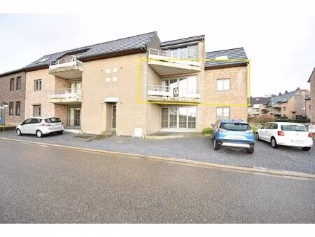 ruim en degelijk appartement met twee slaapkamers  garage en kelderberging