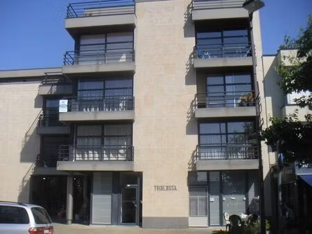 zonnig appartement met 2 slaapkamers.