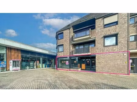 showroom van 700m in centrum mt veel parking!