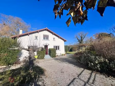 villa indépendante en bordure d'un village